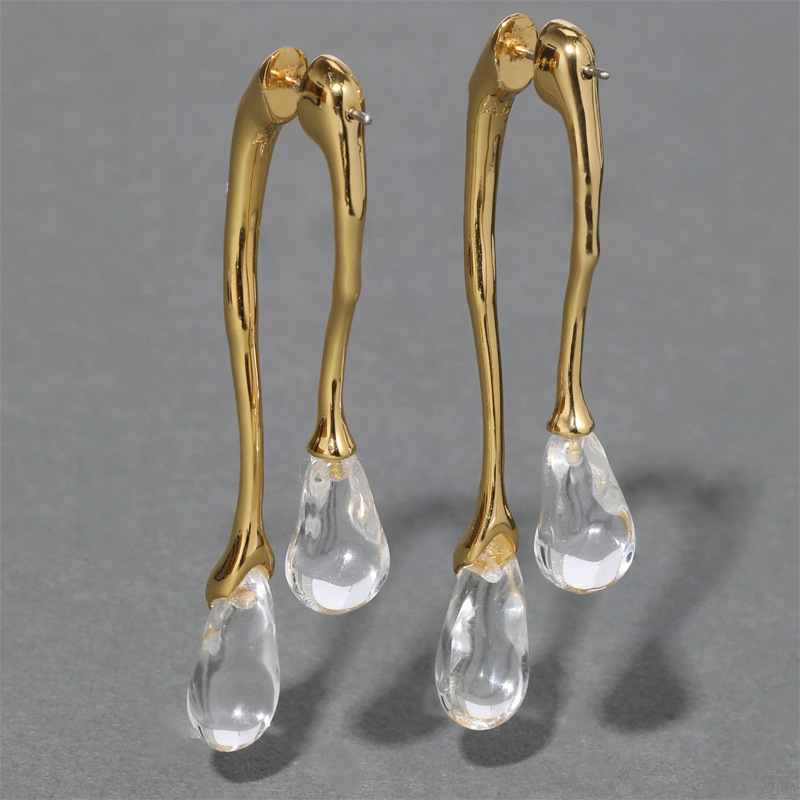 Vintage Fashion Trends 2025 - Vintage Modern Jewelry Silver Needle Resin