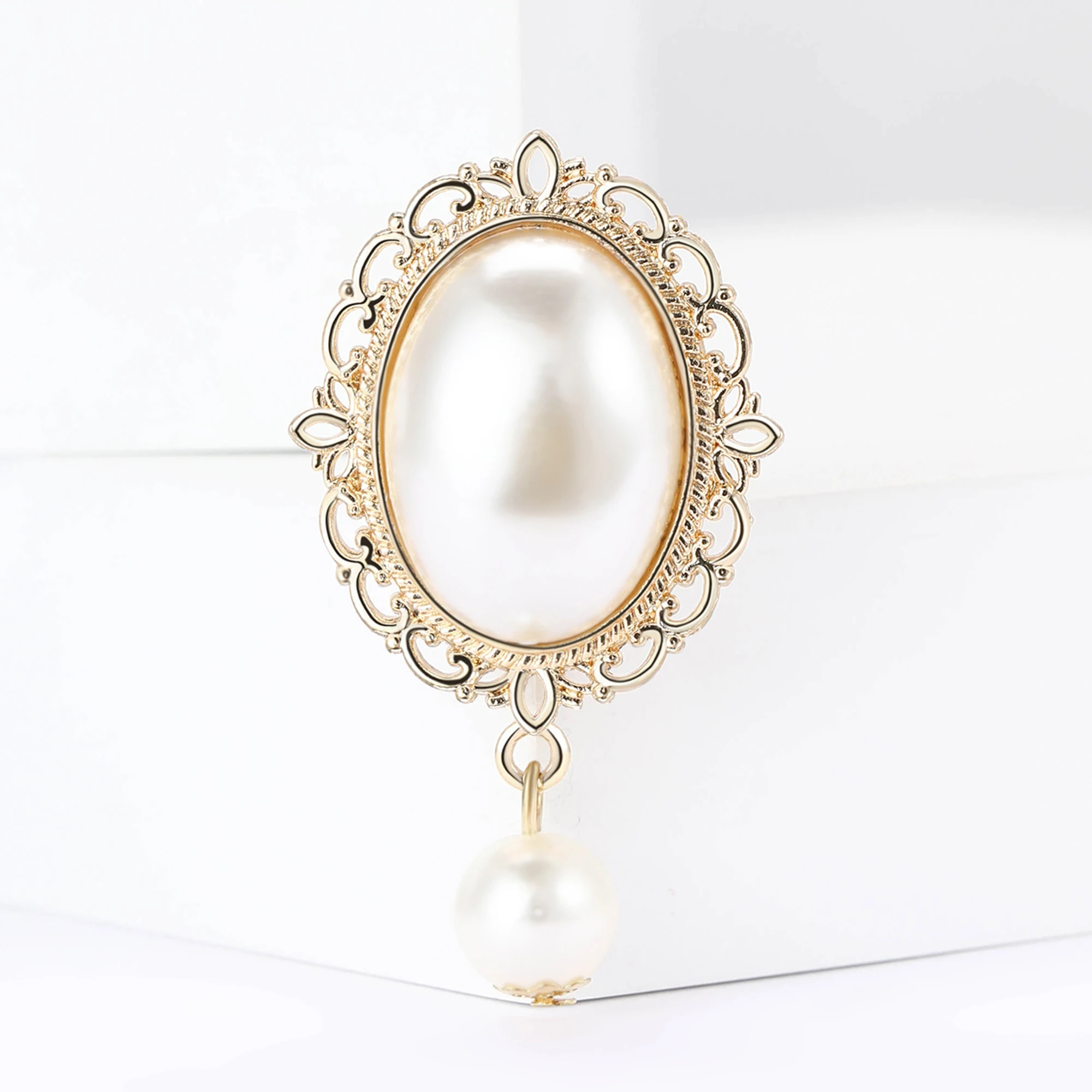 Vintage Pearl Oval Baroque Bro - огляд і ціна Vintage Fashion Events
