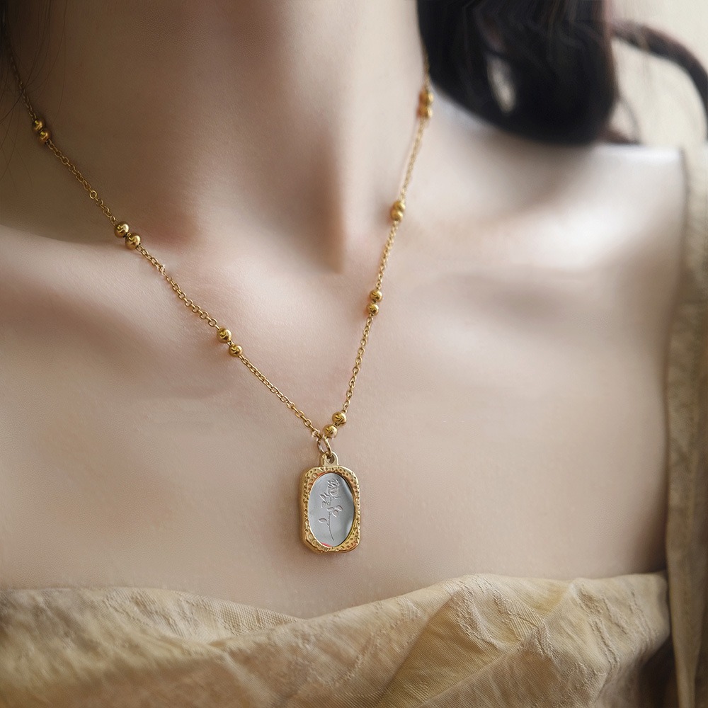 Vintage Engraved Rose Pendant  - огляд і ціна Vintage Fashion Tags