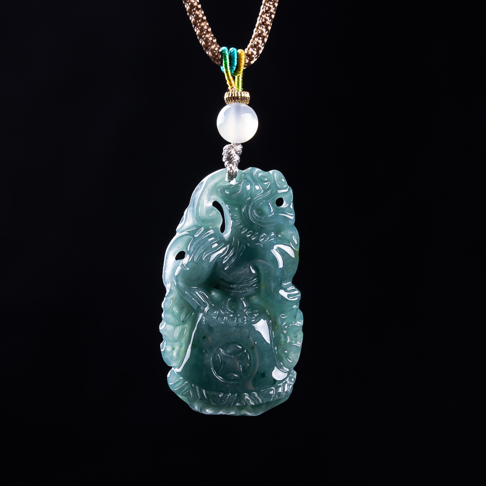Burmese Jadeite Pixiu Pendant  - огляд і ціна Vintage Fashion Designer