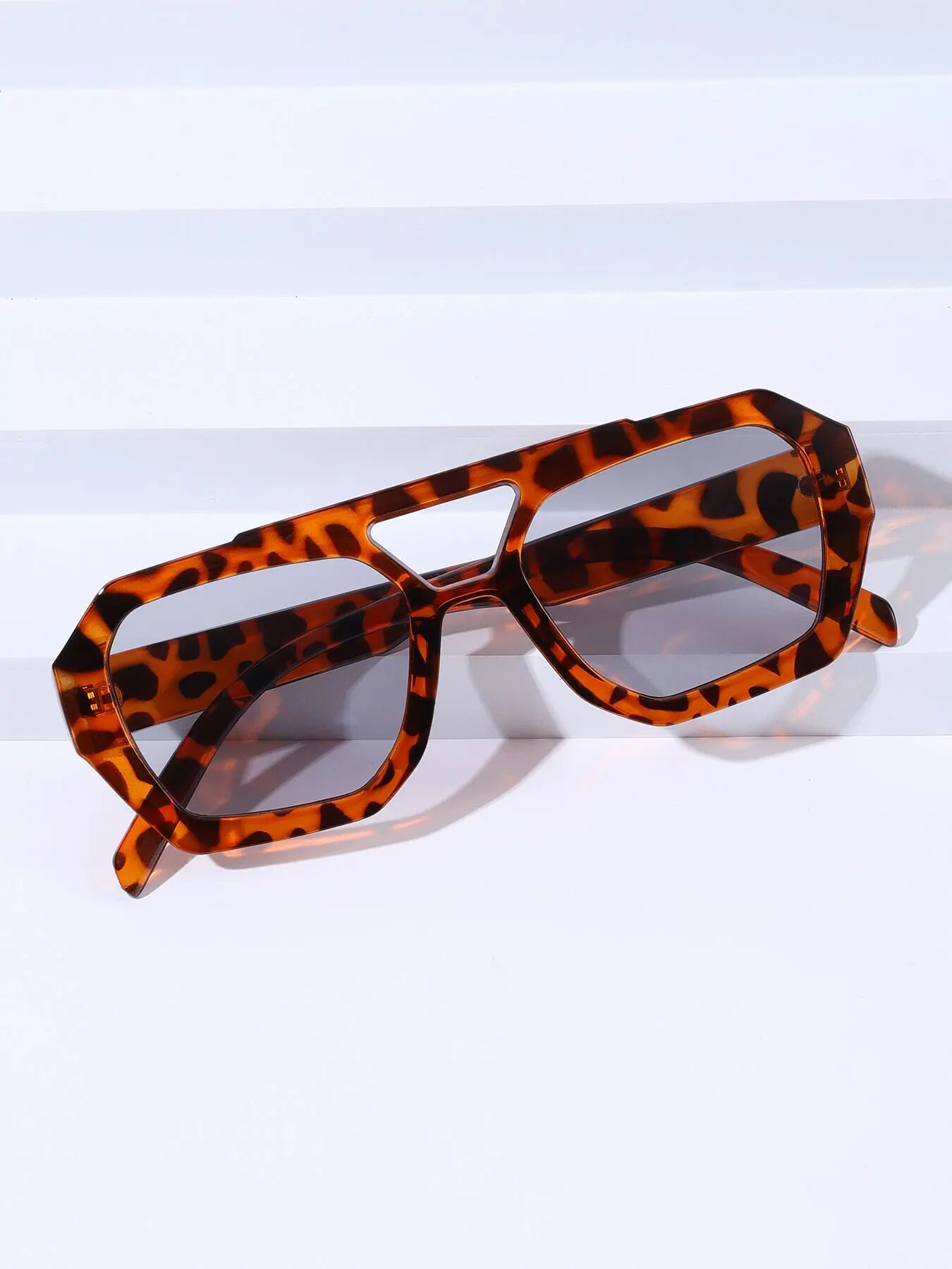Fashion Vintage Square Irregul - огляд і ціна Vintage Fashion Designer