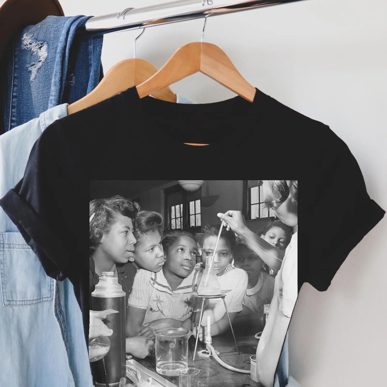 Black Girls in Science Class T - огляд і ціна Vintage Fashion History