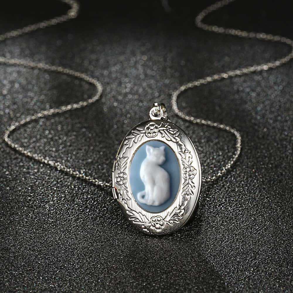 Vintage Cat Pendant Necklaces  - огляд і ціна Vintage Fashion Store