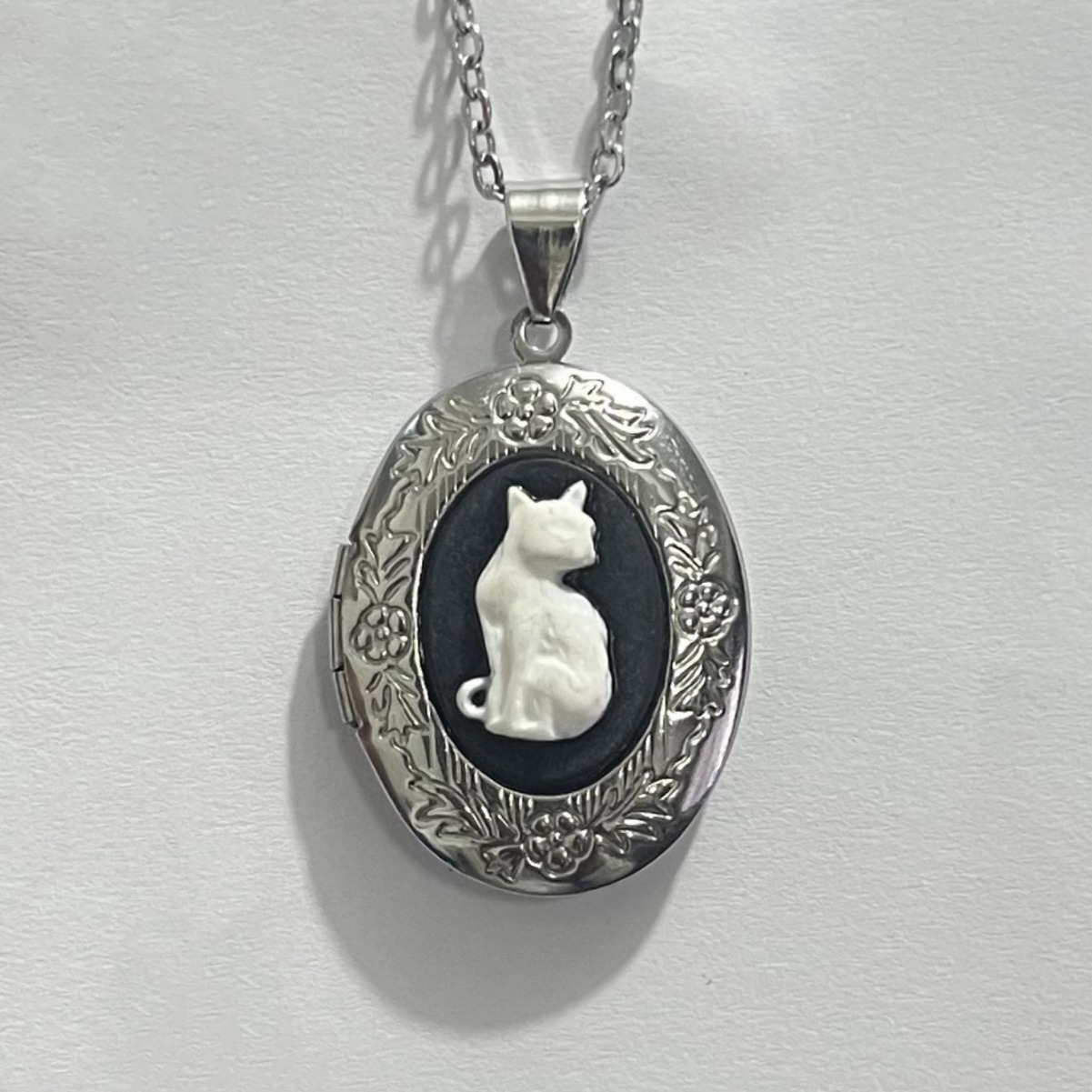 Vintage Cat Pendant Necklaces  - огляд і ціна Vintage Fashion Store